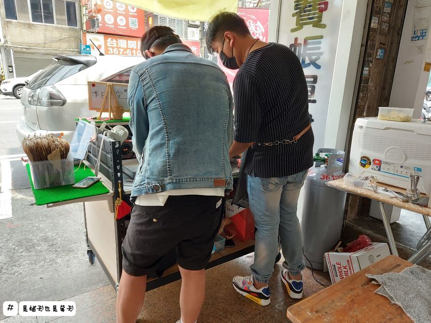 銅板美食!大人小孩都愛純手工雞蛋糕來了哦!餵我吃,純鮮奶!堅持不加一滴水!好吃又紮實的口感~連狗狗都可以吃哦!