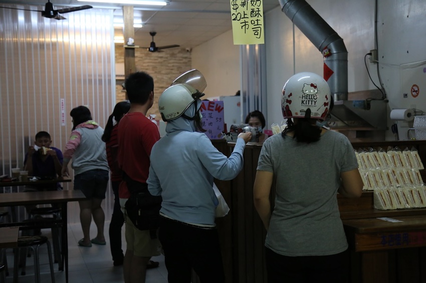屏東潮州宵夜推薦 阿隆豆漿50年三明治創始店 現點現做排隊人氣名店