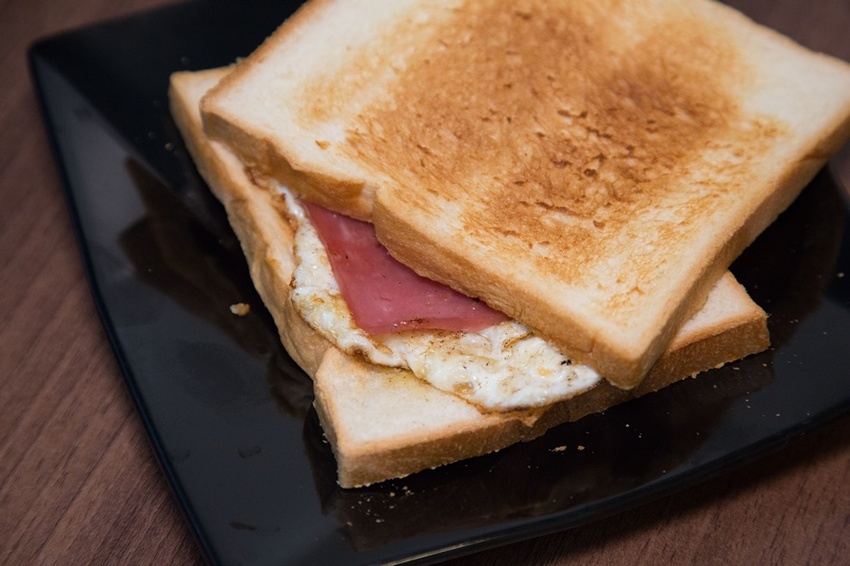 屏東潮州宵夜推薦 阿隆豆漿50年三明治創始店 現點現做排隊人氣名店