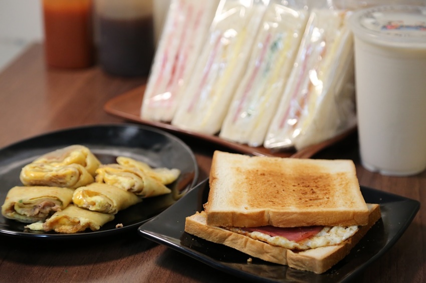 屏東潮州宵夜推薦 阿隆豆漿50年三明治創始店 現點現做排隊人氣名店