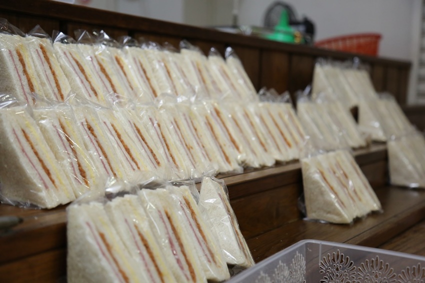 屏東潮州宵夜推薦 阿隆豆漿50年三明治創始店 現點現做排隊人氣名店