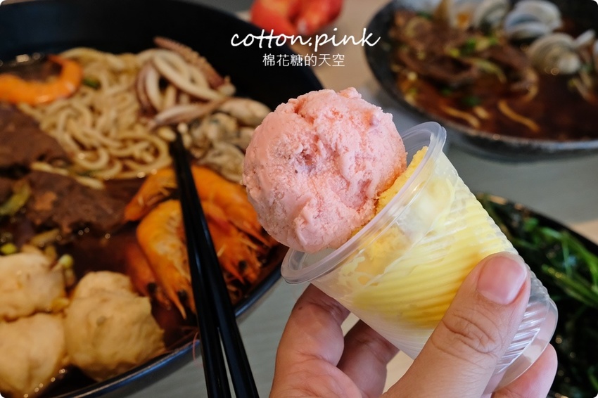 台中最狂牛肉麵就是這一家!超大碗公迦南海陸牛肉麵~大塊牛肉外加鮮蚵還有整片虱目魚