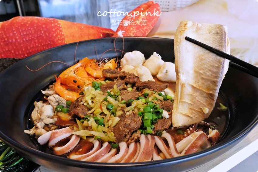 台中最狂牛肉麵就是這一家!超大碗公迦南海陸牛肉麵~大塊牛肉外加鮮蚵還有整片虱目魚