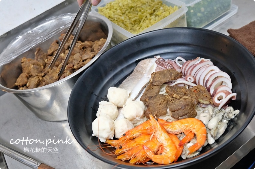 台中最狂牛肉麵就是這一家!超大碗公迦南海陸牛肉麵~大塊牛肉外加鮮蚵還有整片虱目魚