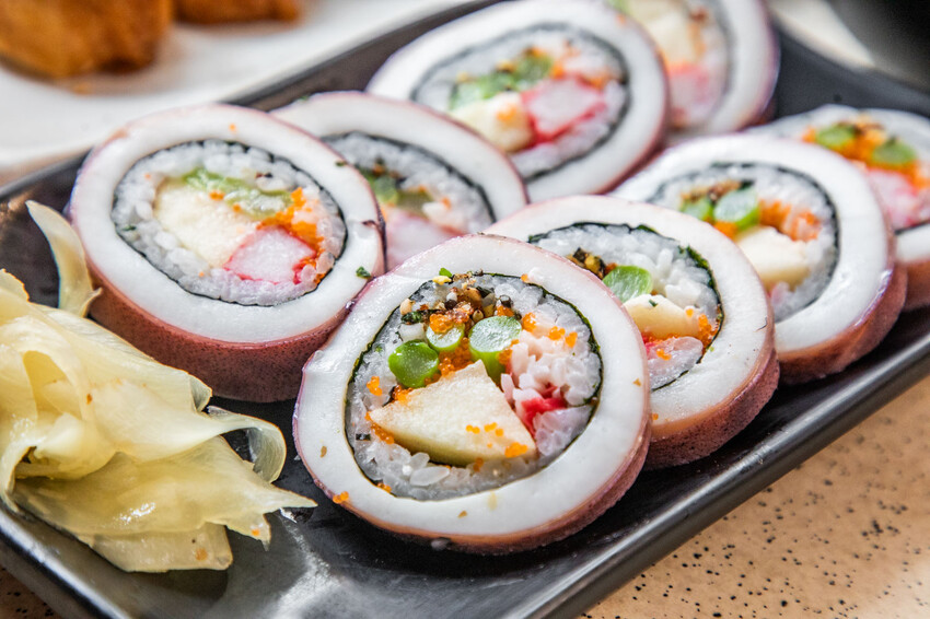 嘉義市東區體育館壽司/根井壽司｜還沒開門就大排長龍平價壽司店！生魚片握壽司六個只要百元出頭