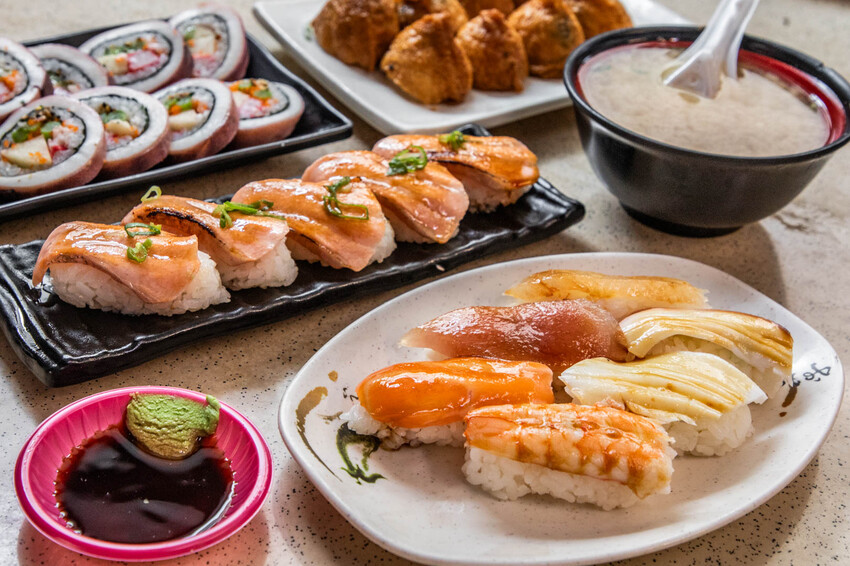 嘉義市東區體育館壽司/根井壽司｜還沒開門就大排長龍平價壽司店！生魚片握壽司六個只要百元出頭