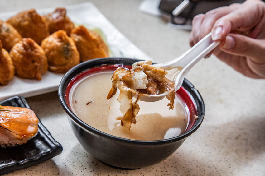 嘉義市東區體育館壽司/根井壽司｜還沒開門就大排長龍平價壽司店！生魚片握壽司六個只要百元出頭