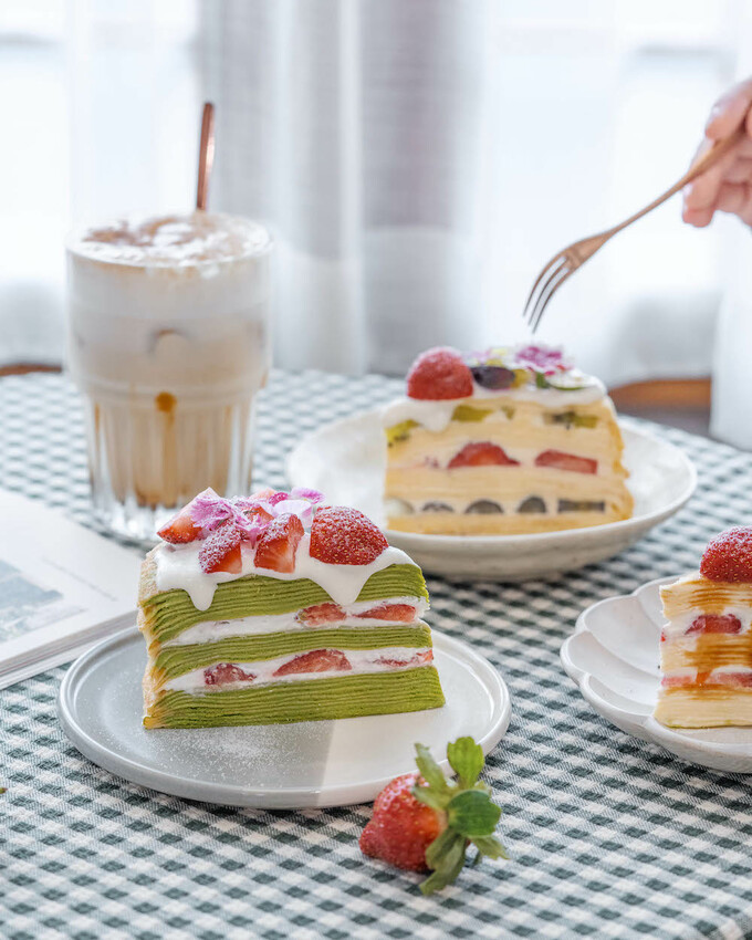 高雄 先生手作千層｜草莓季回歸！超人氣「抹茶草莓千層」，濃郁茶味尬酸甜草莓療癒欠吃～ · 算命的說我很愛吃
