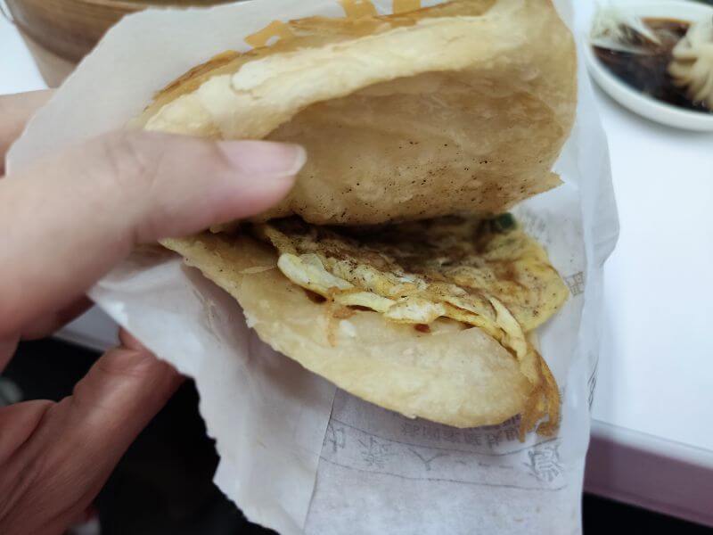 六一一豆漿店 燒餅加蔥蛋