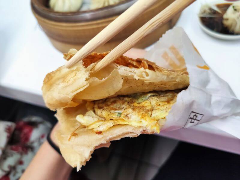 六一一豆漿店 燒餅加蔥蛋