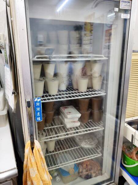六一一豆漿店 冷飲櫃