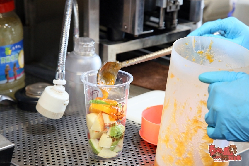 【台南飲料】珍珠控站出來!全台南口味最多的珍珠飲料在這~為了一杯好飲料,創造專利的製水製冰系統:葒莊珍珠輕飲 - 熱血玩台南。跳躍新世界