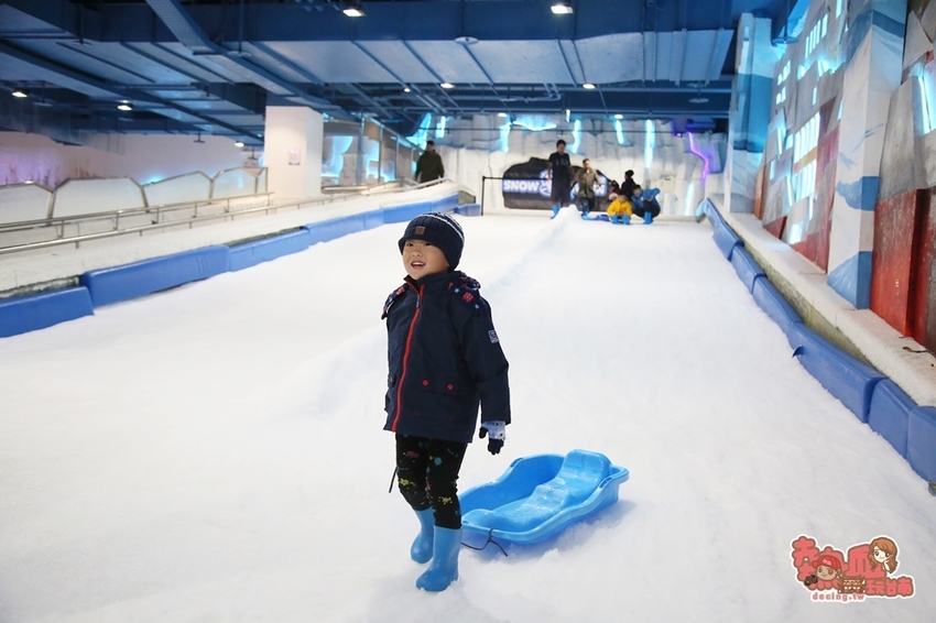 【台中景點】玩雪真的免出國！消暑滑雪道超好玩，大人小孩都瘋狂的玩雪聖地：SNOWTOWN雪樂地 - 熱血玩台南。跳躍新世界