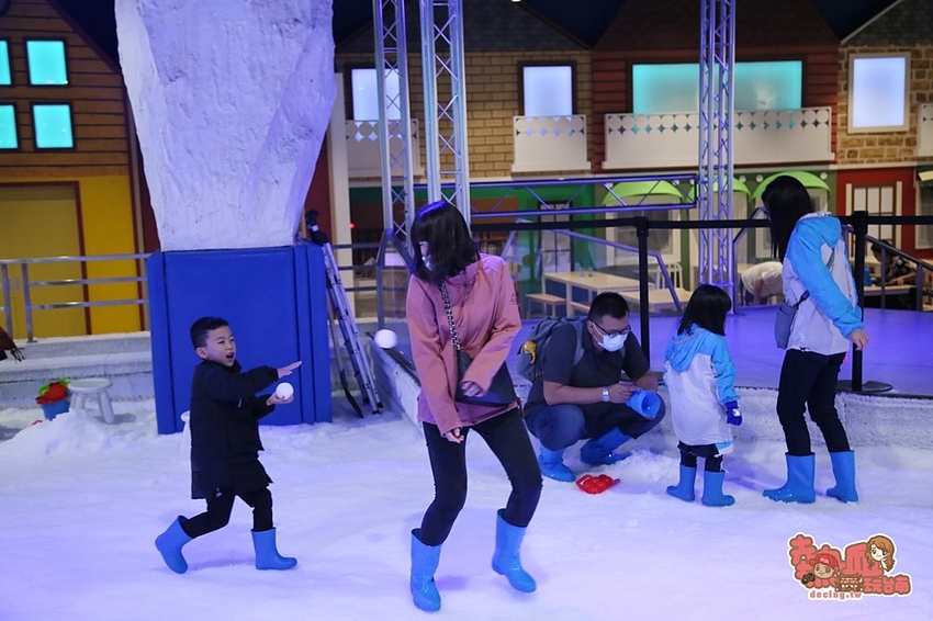 【台中景點】玩雪真的免出國！消暑滑雪道超好玩，大人小孩都瘋狂的玩雪聖地：SNOWTOWN雪樂地 - 熱血玩台南。跳躍新世界