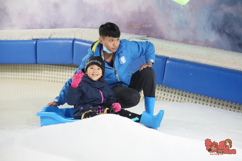 【台中景點】玩雪真的免出國！消暑滑雪道超好玩，大人小孩都瘋狂的玩雪聖地：SNOWTOWN雪樂地 - 熱血玩台南。跳躍新世界