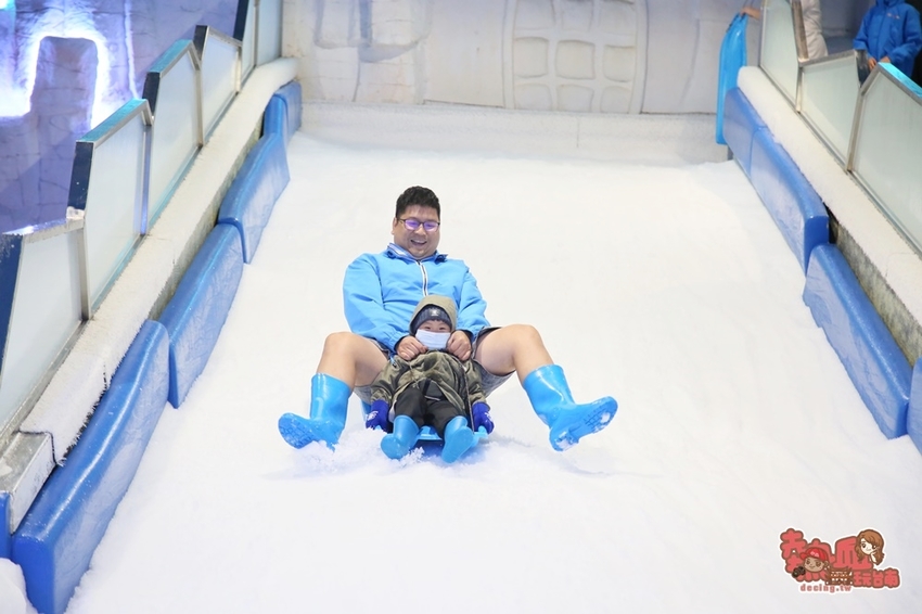 【台中景點】玩雪真的免出國！消暑滑雪道超好玩，大人小孩都瘋狂的玩雪聖地：SNOWTOWN雪樂地 - 熱血玩台南。跳躍新世界