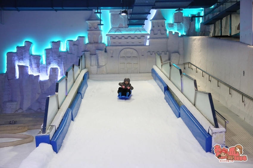 【台中景點】玩雪真的免出國！消暑滑雪道超好玩，大人小孩都瘋狂的玩雪聖地：SNOWTOWN雪樂地 - 熱血玩台南。跳躍新世界