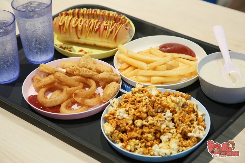 【台中景點】玩雪真的免出國！消暑滑雪道超好玩，大人小孩都瘋狂的玩雪聖地：SNOWTOWN雪樂地 - 熱血玩台南。跳躍新世界