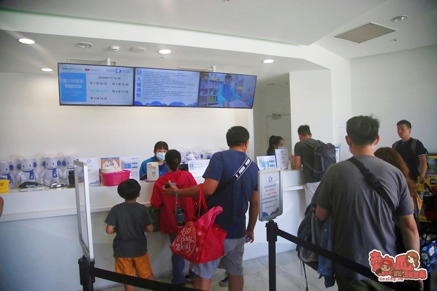 【台中景點】玩雪真的免出國！消暑滑雪道超好玩，大人小孩都瘋狂的玩雪聖地：SNOWTOWN雪樂地 - 熱血玩台南。跳躍新世界