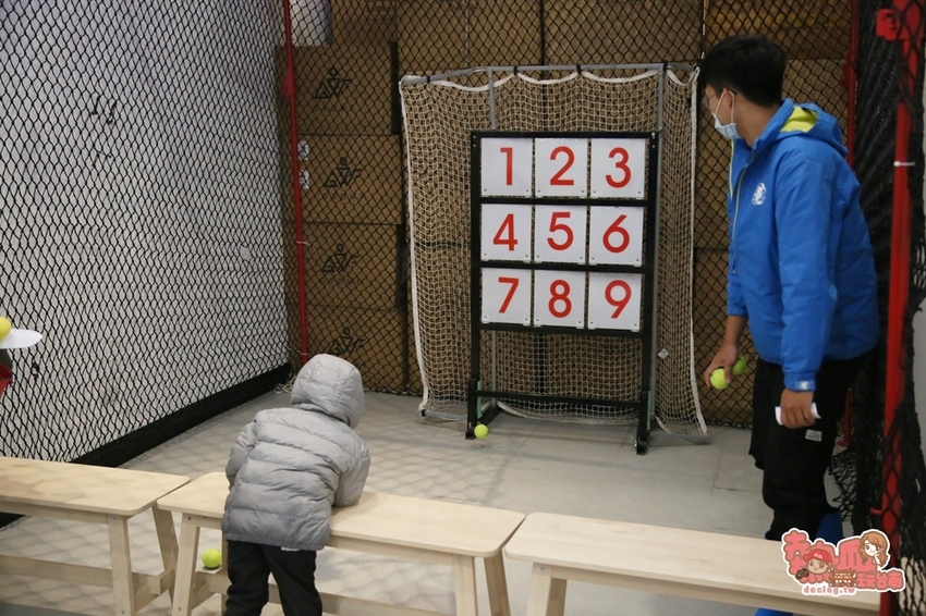 【台中景點】玩雪真的免出國！消暑滑雪道超好玩，大人小孩都瘋狂的玩雪聖地：SNOWTOWN雪樂地 - 熱血玩台南。跳躍新世界