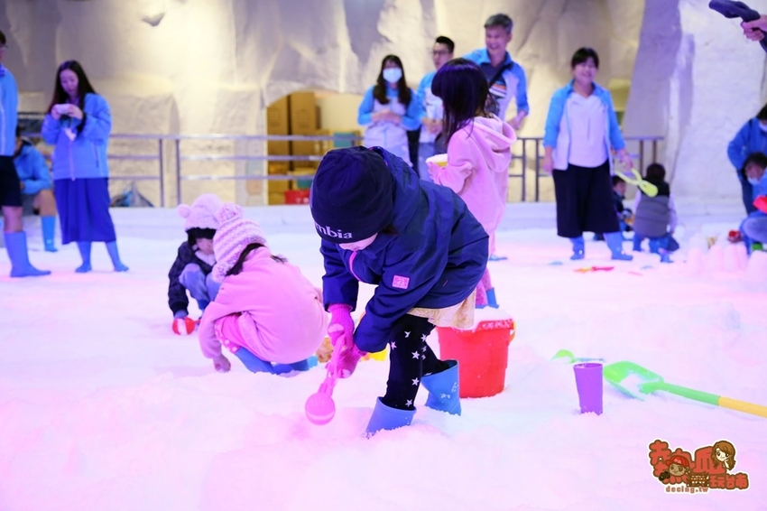 【台中景點】玩雪真的免出國！消暑滑雪道超好玩，大人小孩都瘋狂的玩雪聖地：SNOWTOWN雪樂地 - 熱血玩台南。跳躍新世界
