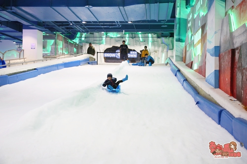 【台中景點】玩雪真的免出國！消暑滑雪道超好玩，大人小孩都瘋狂的玩雪聖地：SNOWTOWN雪樂地 - 熱血玩台南。跳躍新世界
