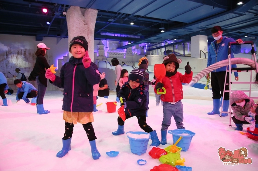 【台中景點】玩雪真的免出國！消暑滑雪道超好玩，大人小孩都瘋狂的玩雪聖地：SNOWTOWN雪樂地 - 熱血玩台南。跳躍新世界