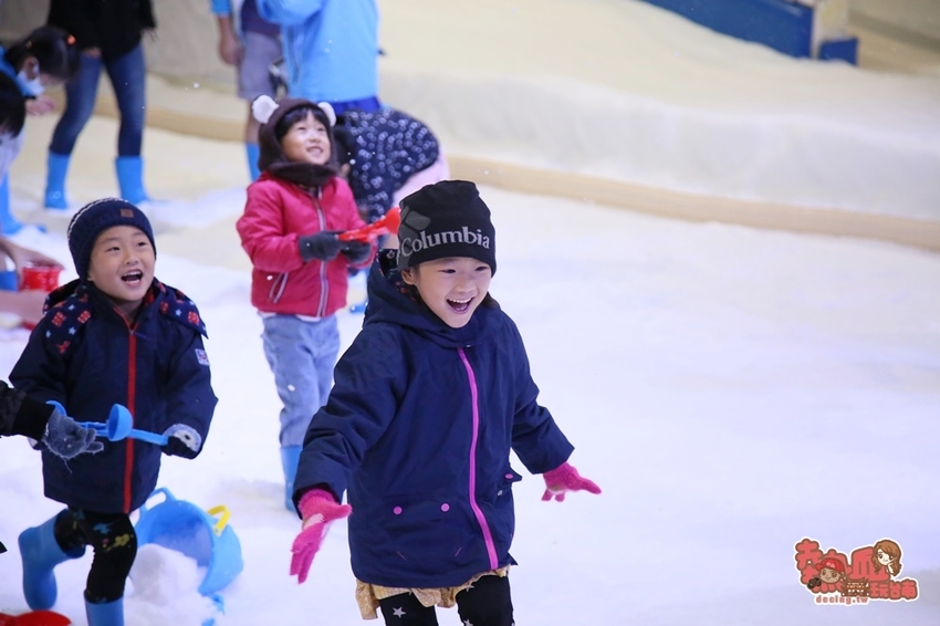 【台中景點】玩雪真的免出國！消暑滑雪道超好玩，大人小孩都瘋狂的玩雪聖地：SNOWTOWN雪樂地 - 熱血玩台南。跳躍新世界