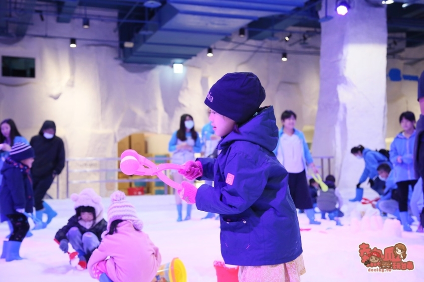 【台中景點】玩雪真的免出國！消暑滑雪道超好玩，大人小孩都瘋狂的玩雪聖地：SNOWTOWN雪樂地 - 熱血玩台南。跳躍新世界