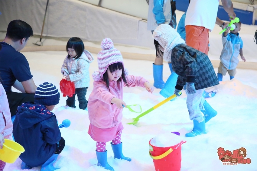 【台中景點】玩雪真的免出國！消暑滑雪道超好玩，大人小孩都瘋狂的玩雪聖地：SNOWTOWN雪樂地 - 熱血玩台南。跳躍新世界
