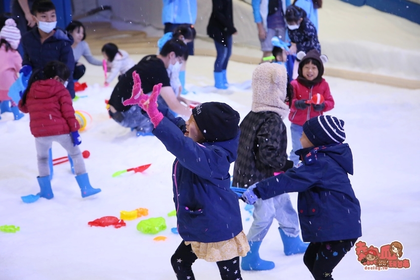 【台中景點】玩雪真的免出國！消暑滑雪道超好玩，大人小孩都瘋狂的玩雪聖地：SNOWTOWN雪樂地 - 熱血玩台南。跳躍新世界