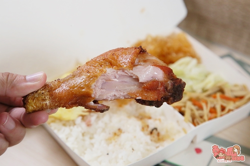 【台南便當】台南少見的小清新日式風格便當店！中午就開吃鹹酥雞就是爽：輕輕盒飯 - 熱血玩台南。跳躍新世界