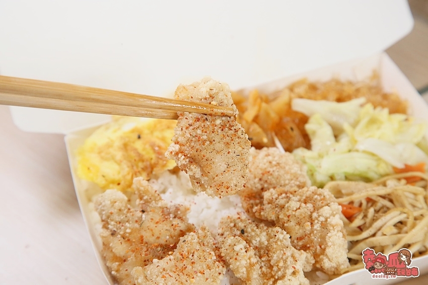 【台南便當】台南少見的小清新日式風格便當店！中午就開吃鹹酥雞就是爽：輕輕盒飯 - 熱血玩台南。跳躍新世界