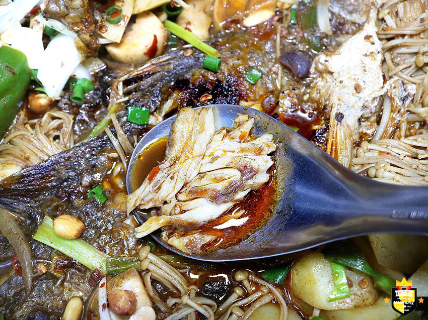 台南燒烤店／鮮蚵199元吃到飽／吃到痛風也甘願／東石漁港每日新鮮直送／不限用餐時間／連下雨天都大爆滿／可帶飯麵類外食