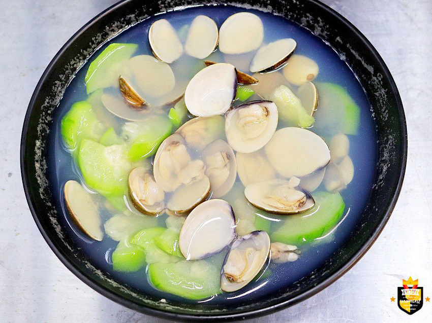 台南燒烤店／鮮蚵199元吃到飽／吃到痛風也甘願／東石漁港每日新鮮直送／不限用餐時間／連下雨天都大爆滿／可帶飯麵類外食