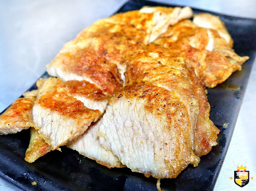 台南燒烤店／鮮蚵199元吃到飽／吃到痛風也甘願／東石漁港每日新鮮直送／不限用餐時間／連下雨天都大爆滿／可帶飯麵類外食