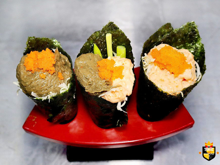 台南燒烤店／鮮蚵199元吃到飽／吃到痛風也甘願／東石漁港每日新鮮直送／不限用餐時間／連下雨天都大爆滿／可帶飯麵類外食