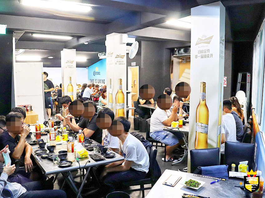 台南燒烤店／鮮蚵199元吃到飽／吃到痛風也甘願／東石漁港每日新鮮直送／不限用餐時間／連下雨天都大爆滿／可帶飯麵類外食