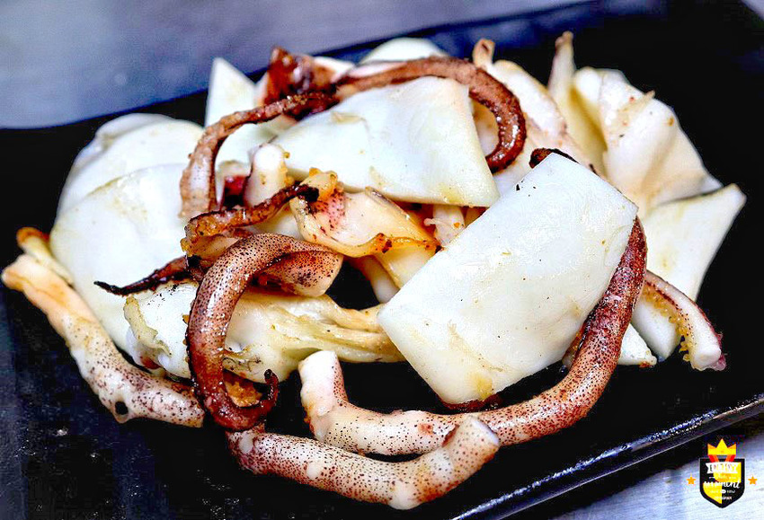 台南燒烤店／鮮蚵199元吃到飽／吃到痛風也甘願／東石漁港每日新鮮直送／不限用餐時間／連下雨天都大爆滿／可帶飯麵類外食