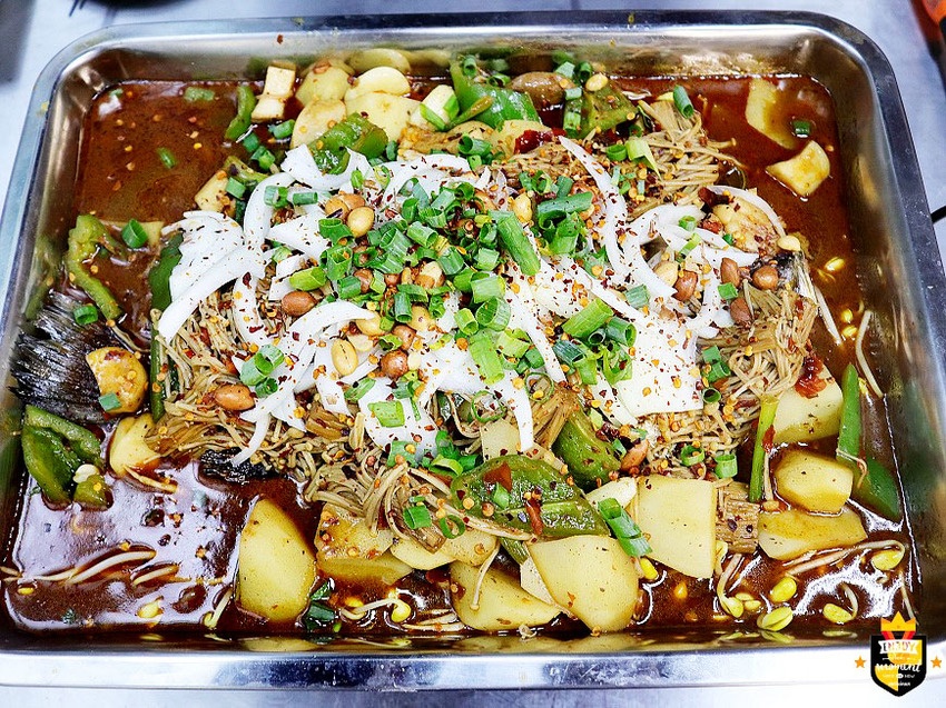 台南燒烤店／鮮蚵199元吃到飽／吃到痛風也甘願／東石漁港每日新鮮直送／不限用餐時間／連下雨天都大爆滿／可帶飯麵類外食