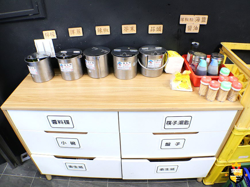 台南燒烤店／鮮蚵199元吃到飽／吃到痛風也甘願／東石漁港每日新鮮直送／不限用餐時間／連下雨天都大爆滿／可帶飯麵類外食