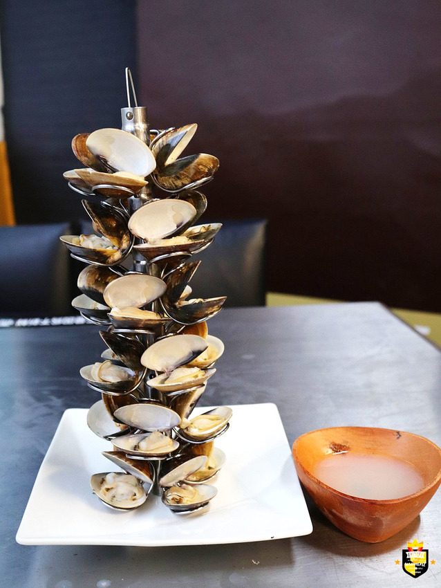 台南燒烤店／鮮蚵199元吃到飽／吃到痛風也甘願／東石漁港每日新鮮直送／不限用餐時間／連下雨天都大爆滿／可帶飯麵類外食