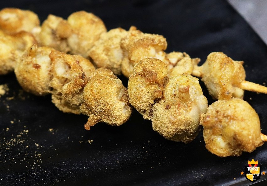 台南燒烤店／鮮蚵199元吃到飽／吃到痛風也甘願／東石漁港每日新鮮直送／不限用餐時間／連下雨天都大爆滿／可帶飯麵類外食