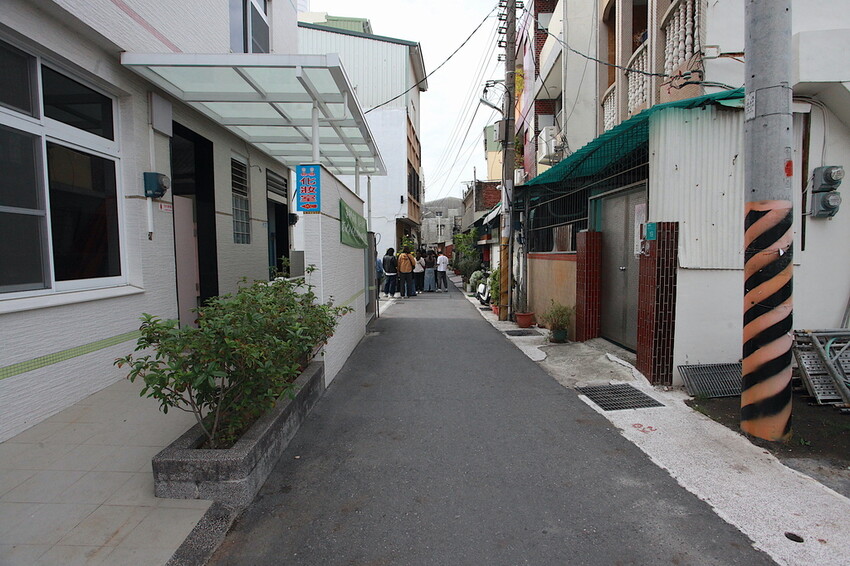 台南市北區吃。台南｜北區。「於是麵包」台南最夯巷弄老宅麵包店，每日只賣５小時經常提早銷售一空，歷久不衰還是出現