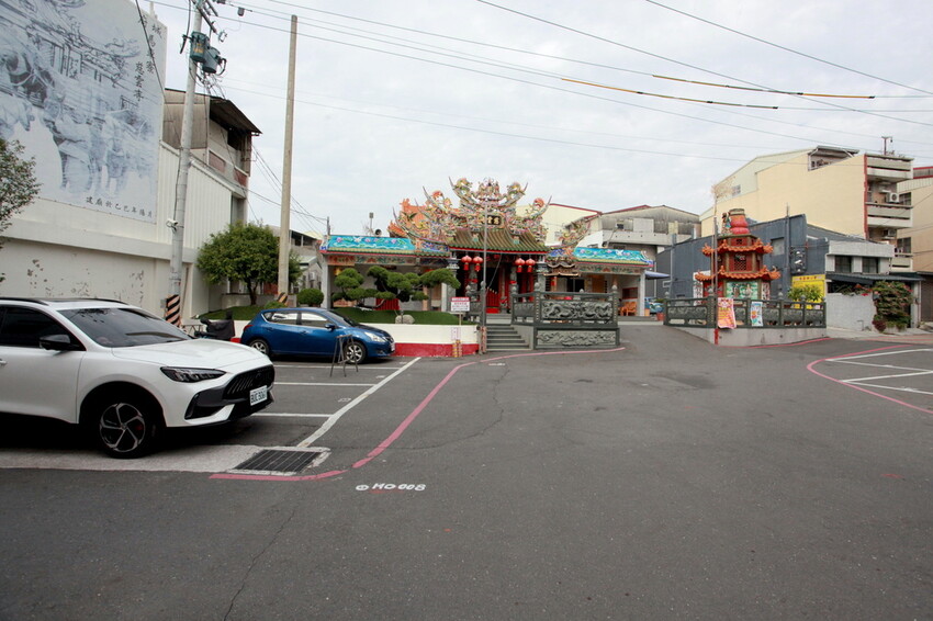 台南市北區吃。台南｜北區。「於是麵包」台南最夯巷弄老宅麵包店，每日只賣５小時經常提早銷售一空，歷久不衰還是出現