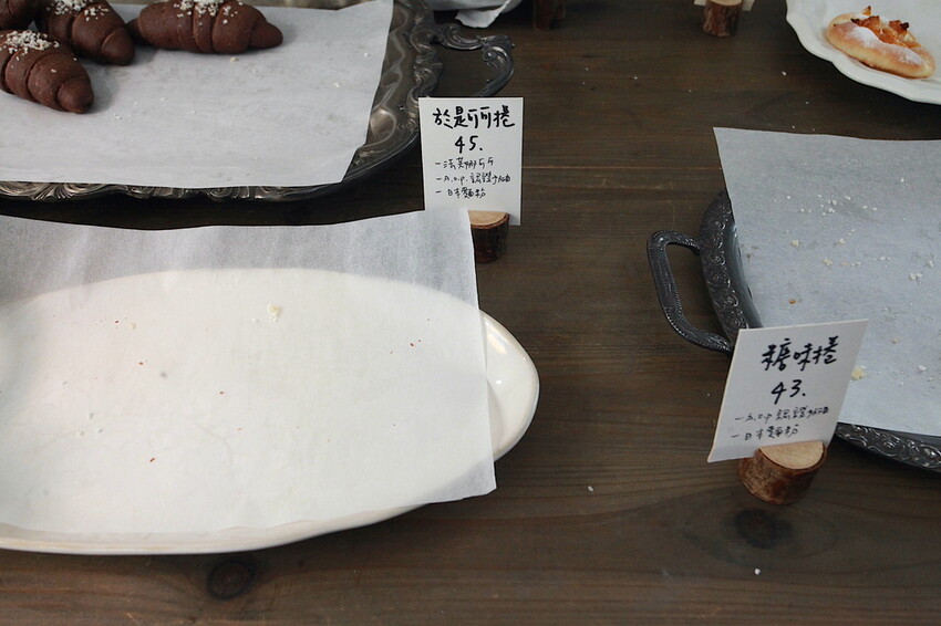 台南市北區吃。台南｜北區。「於是麵包」台南最夯巷弄老宅麵包店，每日只賣５小時經常提早銷售一空，歷久不衰還是出現