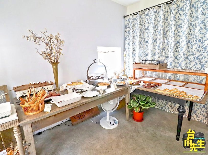 台南麵包店／從餐車賣到變店面／每日限量只賣五小時／嚴選食材天然無添加／藏身超隱密巷弄／沒有在地人帶路可能會找到崩潰