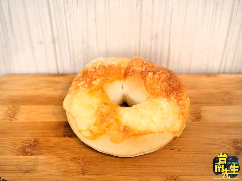 台南麵包店／從餐車賣到變店面／每日限量只賣五小時／嚴選食材天然無添加／藏身超隱密巷弄／沒有在地人帶路可能會找到崩潰