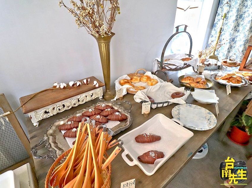 台南麵包店／從餐車賣到變店面／每日限量只賣五小時／嚴選食材天然無添加／藏身超隱密巷弄／沒有在地人帶路可能會找到崩潰