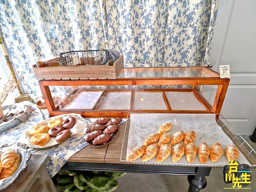 台南麵包店／從餐車賣到變店面／每日限量只賣五小時／嚴選食材天然無添加／藏身超隱密巷弄／沒有在地人帶路可能會找到崩潰